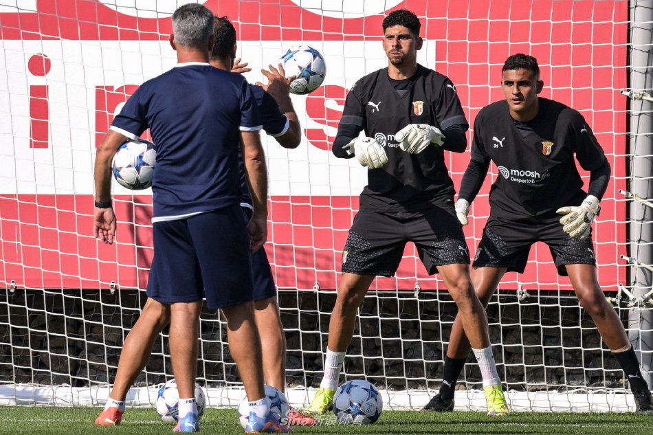 曼若加油打 曼若加油打