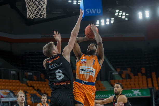 之间的惺惺 之间的惺惺